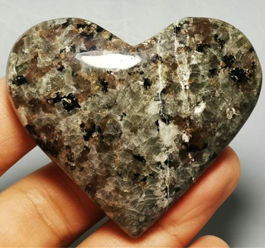 5A+ Natural Crystal Charms Yooperlite Heart Love Powerful Chakra Energy Wicca Healing Crystals Heart Spiritual Witchcraft 1PC